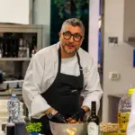 Chef prepara delizie al Grand Aldo's Club.