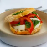 Panino fresco con ingredienti genuini.