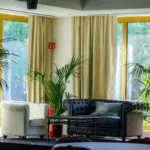 Accogliente area lounge con divani Chesterfield