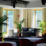 Accogliente area salotto con luce naturale
