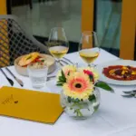 Tavola fiorita e gourmet al Grand Aldo's Club