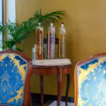 Elegante tavolino con poltrone di lusso