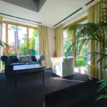 Angolo lounge elegante e rilassante
