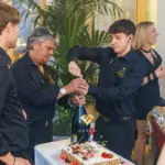 Celebrazione elegante con champagne al club