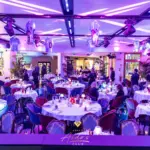 Ambiente elegante e raffinato al club.