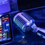 Microfono vintage che richiama musica dal vivo.