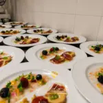 Eleganti piatti gourmet al ristorante.